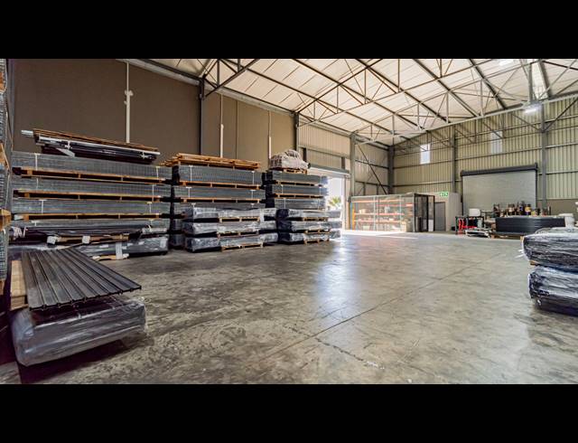840M² WAREHOUSE FOR SALE IN KNOPJESLAAGTE